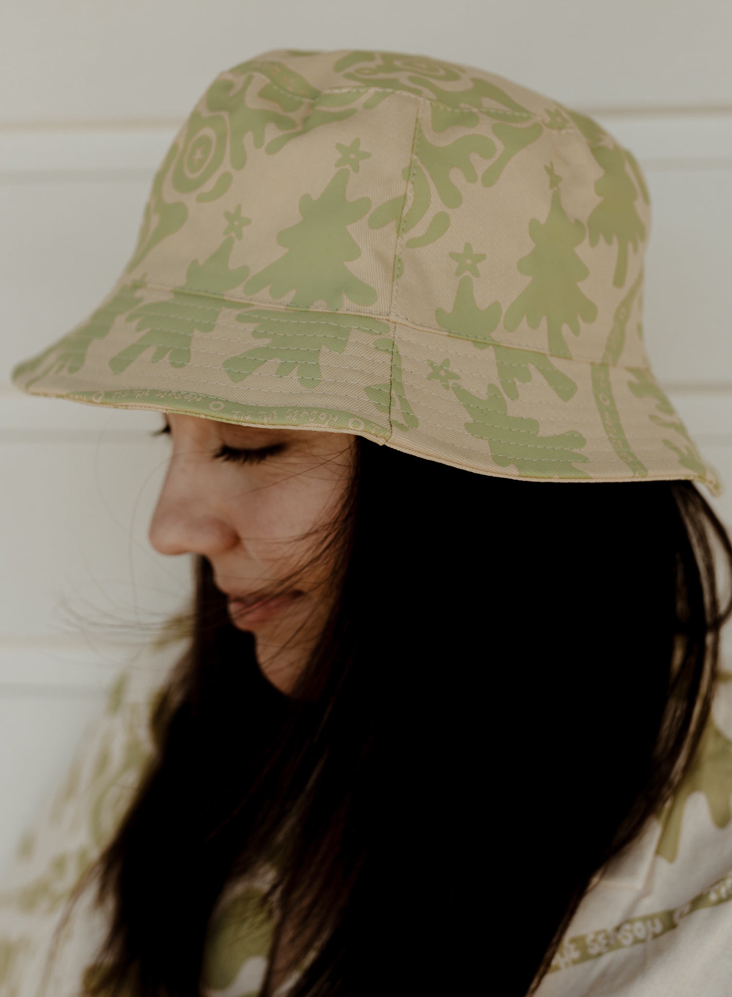 TIS THE SEASON BUCKET HAT